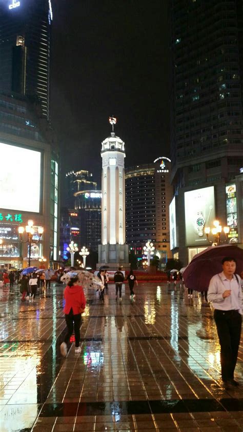 2022解放碑商圈购物,秦妈火锅在重庆还是很有名气...【去哪儿攻略】