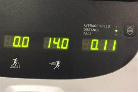 跑步机显示的配速是多少，每公里几分钟，不会看...