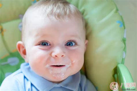 宝宝吃奶溢奶和呕吐有什么区别 怎么做可以减少溢奶 _八宝网