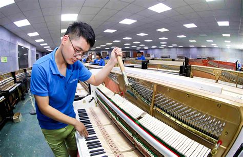 学员在上海和乐钢琴厂工作 - 就业去向 - 海韵钢琴调律师培训