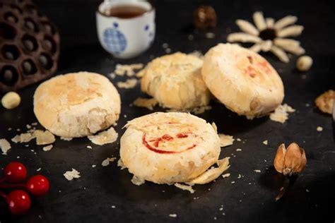 自制传统中式糕点，无需黄油也能层次分明，咬一口酥得掉一地渣！|糕点|香芋|油皮_新浪新闻