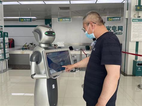 国网宁夏固原供电公司：首个智能服务机器人在电力营业厅“上岗”-宁夏新闻网
