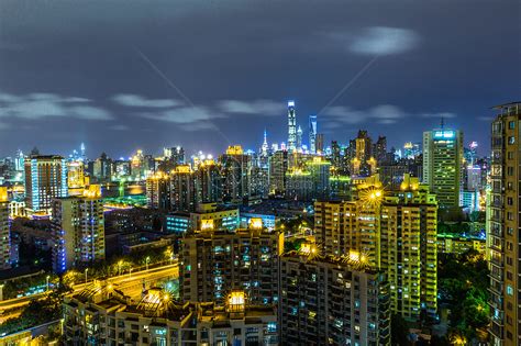 上海繁华的浦东新区与老城厢夜景高清图片下载-正版图片500846854-摄图网