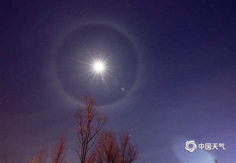 彩色光环绕皓月！内蒙古海拉尔惊现月晕奇观-图片频道