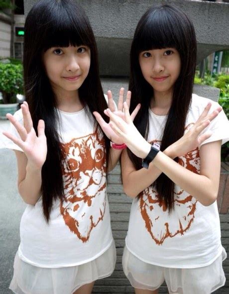 台湾双胞胎萝莉姐妹花长大了 近照曝光清新甜美