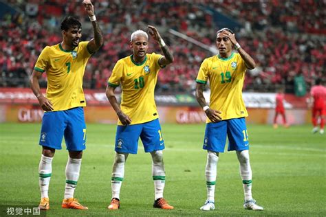 有情有义！巴西4-1韩国大名单球员悉数登场 赛后为贝利拉横幅祈福_凤凰网