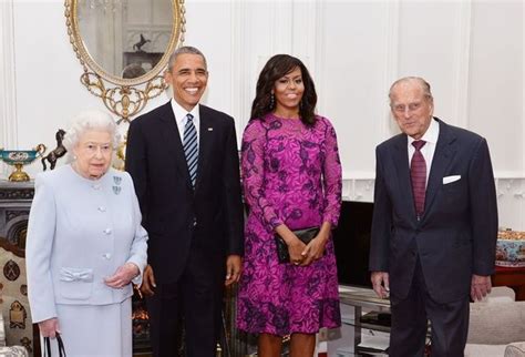 英国女王国宴穿白色蕾丝裙，凯特戴珍珠王冠，川普夫人连换6套衣服拼了…__财经头条