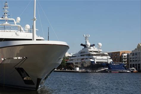 “澳洲赌王”海上举行派对，游艇超级豪华，大布还表演高难度跳水__财经头条