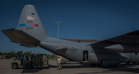C-130运输机（绰号：“大力神”）