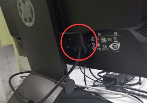电脑主机与显示屏的连接线是怎么插的 电脑