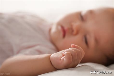 梦见婴儿哭是什么意思（宝宝睡眠5大症状）-幼儿百科-魔术铺
