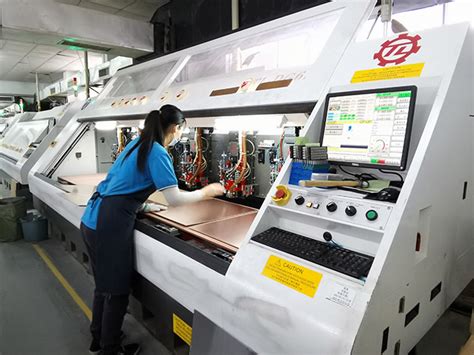 半自动丝印机 - 生产设备与车间 - 钜鑫电子技术（梅州）有限公司