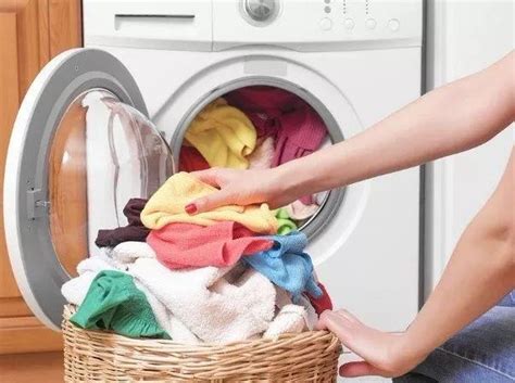 建议大家：洗衣服别只放洗衣液，教你正确做法，干净卫生无异味！__财经头条