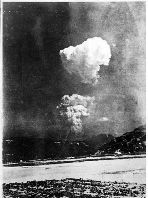 1945年8月6日广岛原子弹爆炸图片集 - 历史上的今天