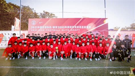 重庆市杨家坪中学喜获2015中国高中男子校园足球联赛西南赛区冠军|足球队|联赛_凤凰资讯