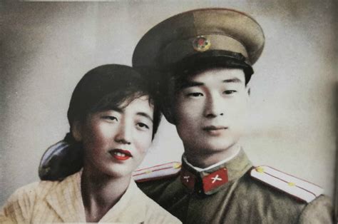 矢量人物-穿着鲜艳朝鲜族服饰的夫妻AI素材免费下载_红动中国