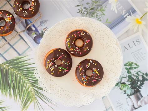 巧克力甜甜圈 - 巧克力甜甜圈做法、功效、食材 - 网上厨房