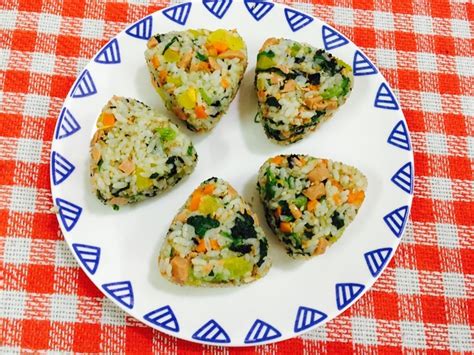 【日式紫菜三角饭团🍙的做法步骤图】小丁儿o__下厨房