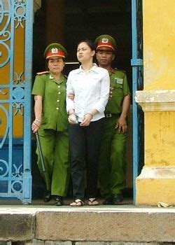 实拍越南女囚犯被判刑旧照_历史频道_凤凰网