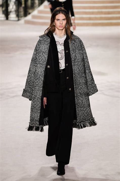 香奈儿 Chanel 2020/21秋冬高级成衣秀 - Paris Fall 2020-天天时装-口袋里的时尚指南