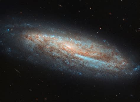 Hubble Space Telescope Spies NGC 7541 | Sci.News