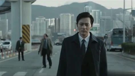 韩国电影《VIP》中小鲜肉李钟硕首演反派,狠起来也是很让人害怕嘛