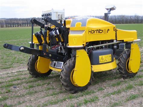 农业中的智能机器人农民未来机器人自动高清图片下载-正版图片503477036-摄图网