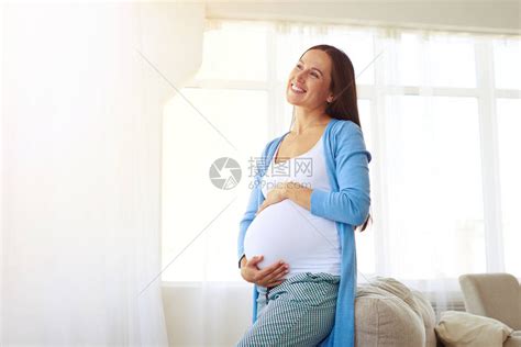 孕妇梦到自己生了个女孩_怀孕几个月能知道男女 - 随意云