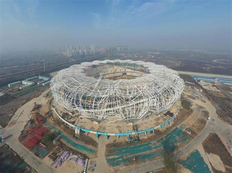 河南许昌市体育会展中心一期主体钢结构顺利合龙-人民图片网