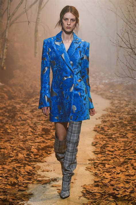 MINNANHUI 2021春夏高级成衣秀 - Shanghai Spring 2021-天天时装-口袋里的时尚指南