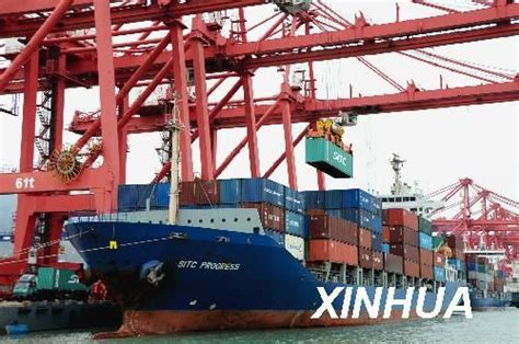 江苏连云港：稳定外贸产业链 风电设备运输忙-人民图片网