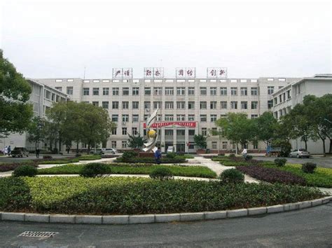 南昌大学医学院2022年招生办联系电话_邦博尔卫校网