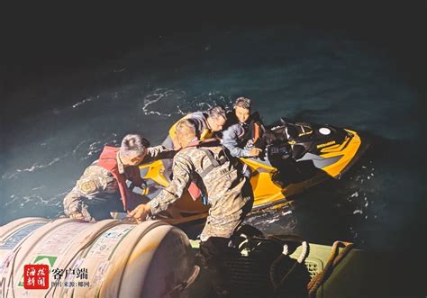 游客和教练被困海上，三亚海警深夜成功救助