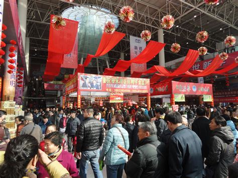 赶集啦！昨日，丹江口这儿的年货节太火爆！