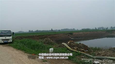 河北馆陶县：绿色农田旁现300米黑色污染坑塘，废渣废水恶臭难当|坑塘|馆陶县|调查员_新浪新闻