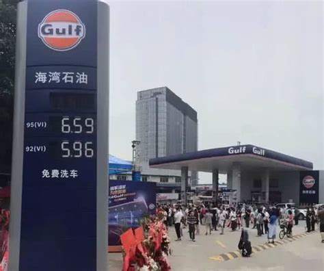 外资油价已经和国内油价持平, 但为何还排队加油, 车主告诉你: 亏哭外国_搜狐汽车_搜狐网