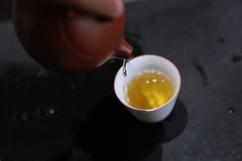 为什么岩茶按克卖，白茶按斤卖，而普洱茶要按公斤卖？ - 知乎