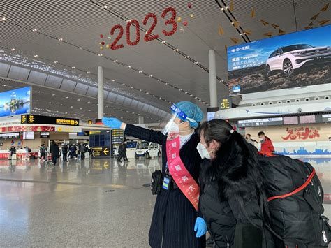 他们每天会遇到旅客哪些求助——记者打探重庆机场“春运时刻” - 重庆日报网