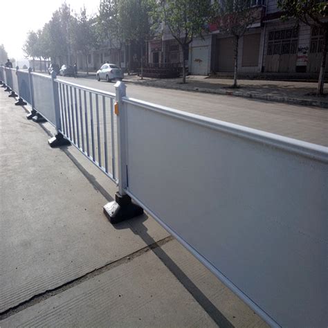 广州马路中间白色护栏 人行道隔离栏杆 甲型围栏批发_护栏/围栏/栏杆_第一枪