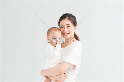 母婴妈妈抱着宝宝高清图片下载-正版图片500962173-摄图网