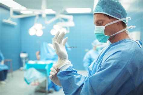 外科医生图片-做手术的两个外科医生素材-高清图片-摄影照片-寻图免费打包下载
