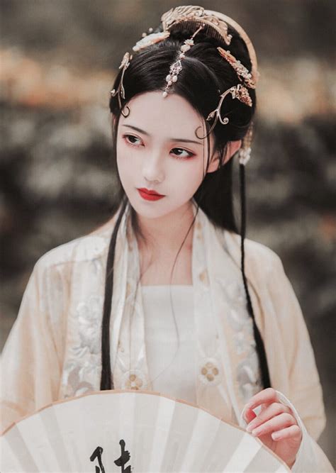古风甲骨文女生的背景头像