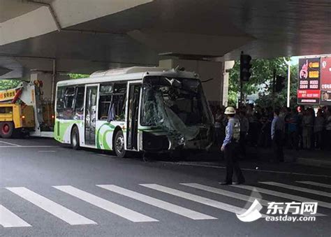哈尔滨发生大客车追尾公交车事故 19人受伤(图) 各地新闻 烟台新闻网 胶东在线 国家批准的重点新闻网站
