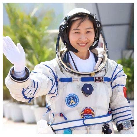 中国首位进入太空的航天员杨利伟获“空间科学奖章”_新闻中心_中国网