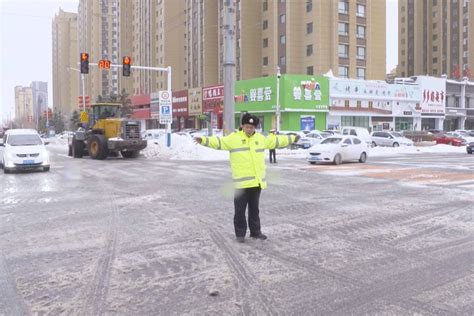 应对寒潮:农安交警全力以赴做好雪天道路交通安全