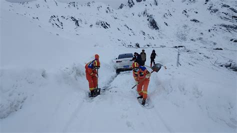 4名游客被困海拔4800米雪山，阿坝消防快速救援_四川在线