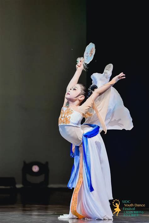 北京舞蹈学院考级教材二级蛙跳步分解2 单一手臂动作训练_腾讯视频