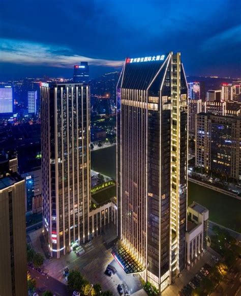 深圳市300-500人的四星级会议酒店推荐【会小二】会场团房3折起