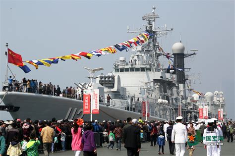 浓浓海军情！近千广州市民零距离感受战舰魅力