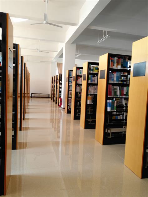 图书馆室内图-茂名职业技术学院 图书馆